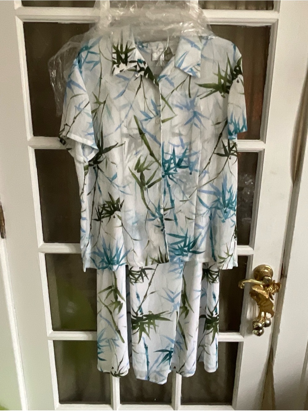Liz Claiborne White Tropical Print Two-Piece Set with Blue and Green Leaves